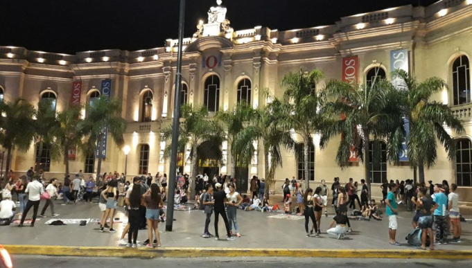 PATIO OLMOS: UN JOVEN FUE ASALTADO Y APUÑALADO.