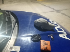 JESÚS MARÍA: APREHENDIERON A UN HOMBRE QUE MERODEABA Y MIRABA EL INTERIOR DE LOS VEHÍCULOS. AL PLAPARLO LE HALLARON UNA MANOPLA DE PUÑO.