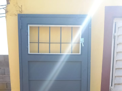SAN FRANCISCO DEL CHAÑAR: LA POLICÍA RECUPERÓ UNA PUERTA QUE HABÍA SIDO ROBADA EN UNA OBRA EN CONSTRUCCIÓN.