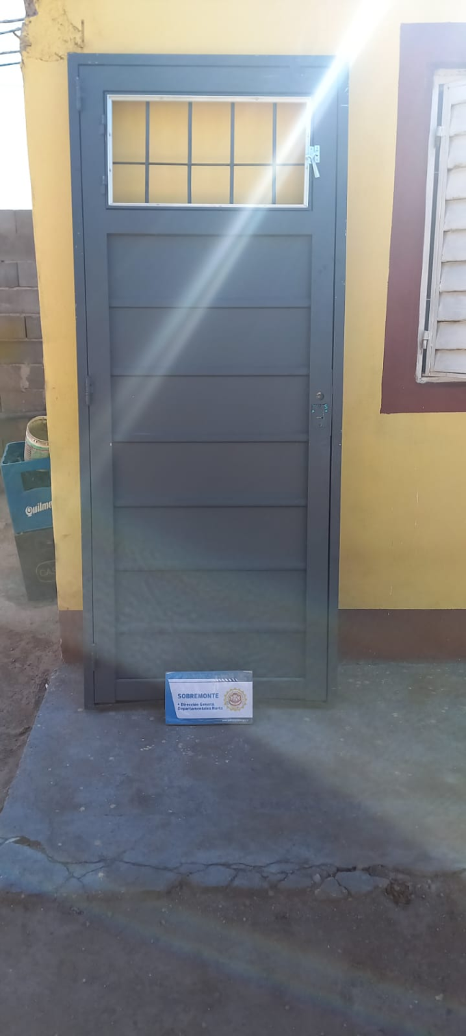 SAN FRANCISCO DEL CHAÑAR: LA POLICÍA RECUPERÓ UNA PUERTA QUE HABÍA SIDO ROBADA EN UNA OBRA EN CONSTRUCCIÓN.