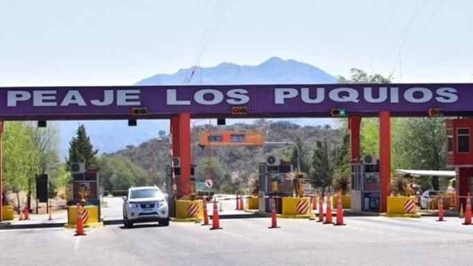 SAN LUIS: MOTOCHORROS ROBARON UN PEAJE Y SE LLEVARON MÁS DE 3 MILLONES DE PESOS.