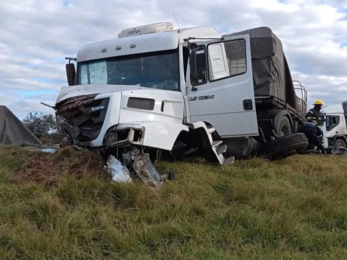 UN ACCIENTE AL SUR DE CÓRDOBA DEJÓ EL SALDO DE CUATRO FALLECIDOS.