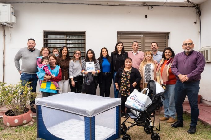 LA INTENDENTE MABEL GODOY RECIBIÓ ESTE LUNES EN QUILINO A LA MINISTRO GABRIELA BARBÁS PARA ENTREGAR EL KIT PRENATAL A LA EMBARAZADA N° 50.000 DEL PROGRAMA PROVINCIAL.