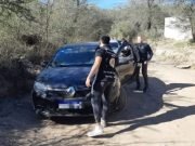 INSÓLITO: UN HOMBRE CONDUCÍA UN VEHÍCULO ROBADO Y TRAS UNA PERSECUCIÓN POLICIAL HUYÓ PARA SALVARSR ABANDONANDO A SU FAMILIA EN EL AUTO.