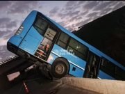 ROSARIO: UN COLECTIVO DESPISTÓ Y CAYÓ DE PUNTA EN UN ARROYO. PUDO HABER SIDO UNA TRAGEDIA.