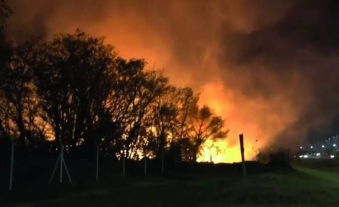 CONTUVIERON EL INCENDIO EN LA AUTOVÍA CÓRDOBA – CARLOS PAZ.