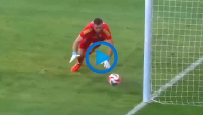 “EL DIBU DE NUEVO” LA ATAJADA CLAVE DE MARTÍNEZ PARA EVITAR EL EMPATE DE AUSTRALIA CON ARGENTINA.