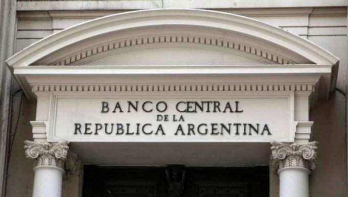 POR LA INFLACIÓN EL BANCO CENTRAL PLANEA EMITIR BILLETES DE 20MIL Y 50MIL PESOS.