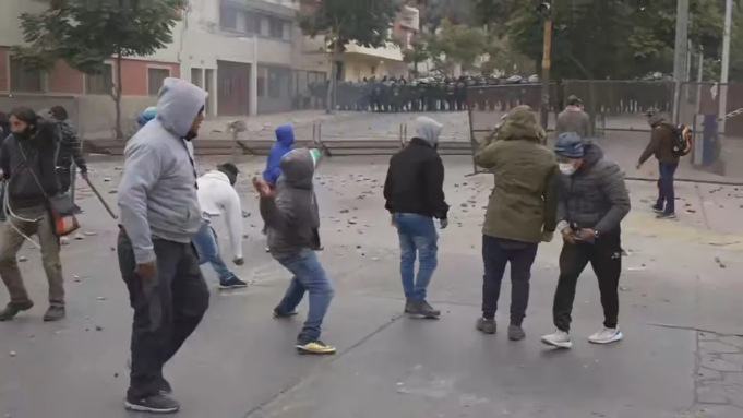 TERRIBLE CAOS EN JUJUY ANTE LA PROTESTA EN LA LEGISLATURA POR LAS REFORMAS PROVINCIALES IMPULSADAS POR GERARDO MORALES.
