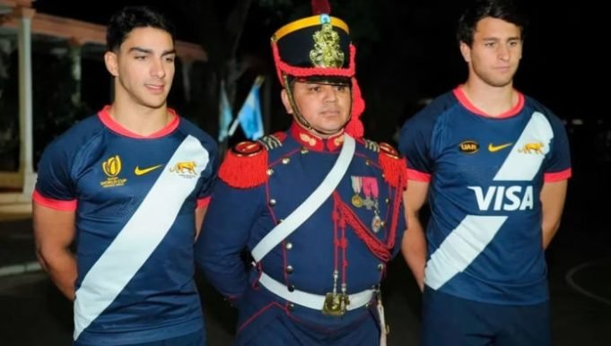 MUNDIAL: LOS PUMAS JUGARÁN CON UNA CAMISETA EN HONOR A LOS GRANADEROS.