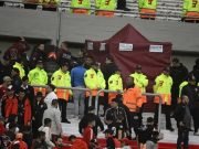 MURIÓ UN HINCHA DE RIVER AL CAER DE LA TRIBUNA SÍVORI. SUSPENDIERON EL PARTIDO.