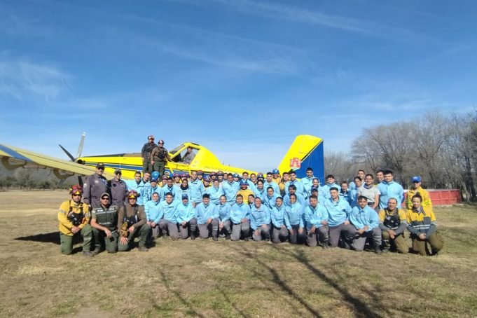INCENDIOS FORESTALES: CONTINÚAN LAS FORMACIONES EN EXTINCIÓN DE INCENDIOS Y SALVAMENTOS EN AERONAVES.