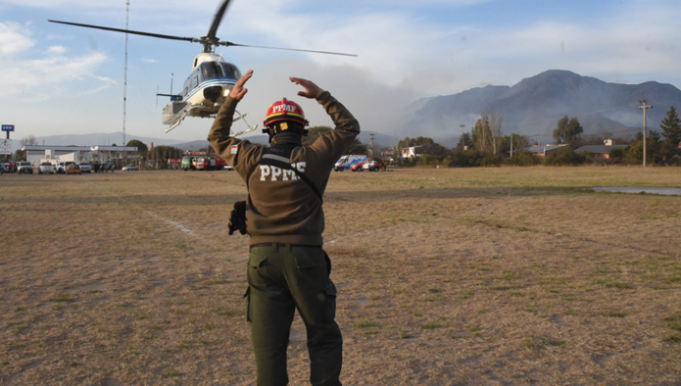 INCENDIO EN EL URITORCO: ESTE MIÉRCOLES CONTINUARÁ EL COMBATE DE LAS LLAMAS EN LAS LADERAS NORESTE Y NOROESTE QUE PERMANECEN ACTIVAS.