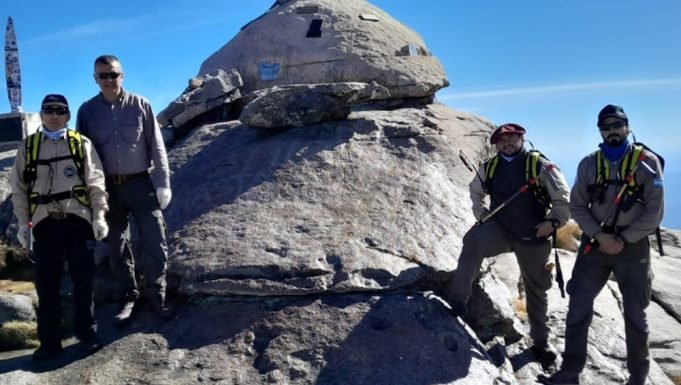 LA SECRETARÍA DE AMBIENTE QUITÓ LAS PINTADAS EN EL CERRO CHAMPAQUÍ.