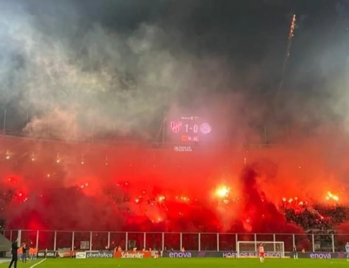 INSTITUTO VS. BELGRANO: DESPUÉS DEL HUMO DE LAS BENGALAS LLEGARON LAS SANCIONES DEL COSEDEPRO PARA AMBOS EQUIPOS.