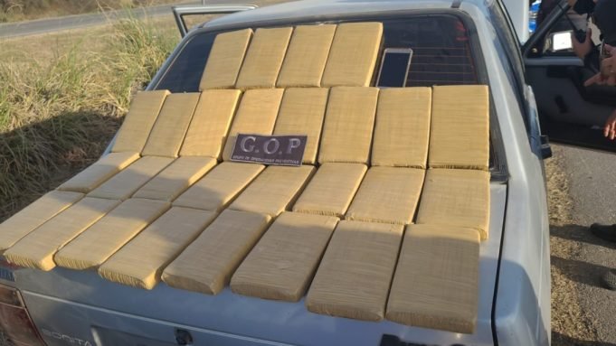 AUTOPISTA CÓRDOBA- ROSARIO: DETUVIERON A UN HOMBRE CON MÁS DE 30KG DE COCAÍNA. ¡MIRÁ!
