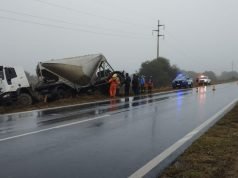 LA DORMIDA: UN CAMIÓN DESPISTÓ EN RUTA N9 POR LAS CONDICIONES DE LA CARPETA ASFÁLTICA. NO HUBO LESIONADOS.