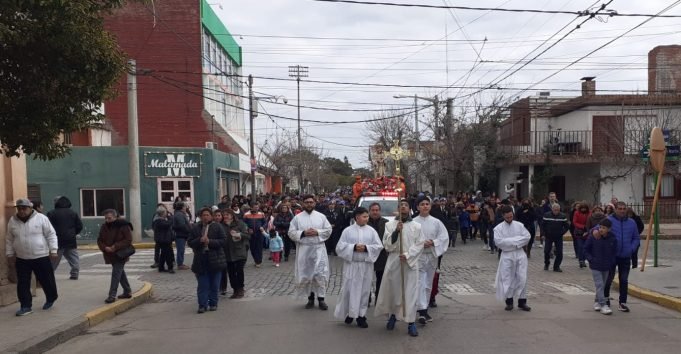 PESE AL FRÍO DEÁN FUNES CELEBRÓ SUS PATRONALES EN HONOR A LA VIRGEN DEL CARMEN.