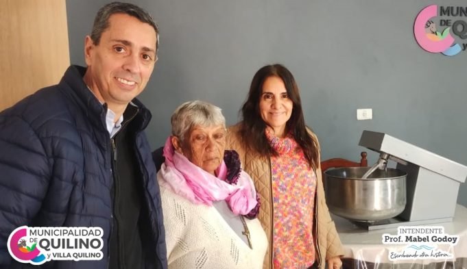 QUILINO: LA INTENDENTE MABEL GODOY ENTREGÓ UNA AMASADORA INDUSTRIAL A LA ASOCIACIÓN MANOS DE MUJERES.