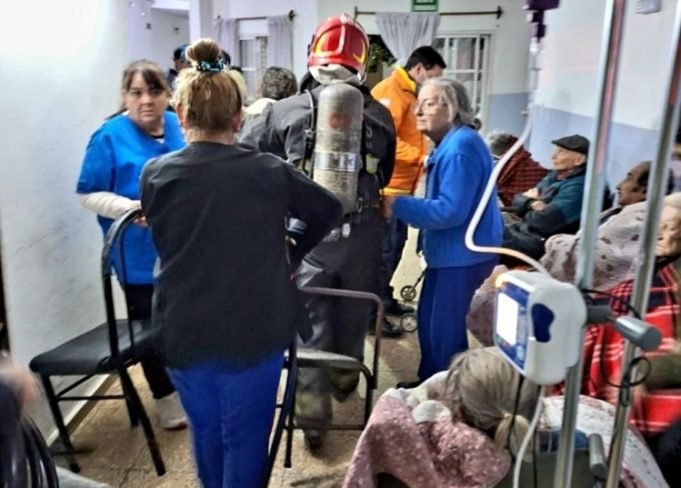 SE INCENDIÓ UN GERIÁTRICO EN CÓRDOBA Y DEBIERON EVACUAR A 33 PERSONAS. FELIZMENTE LA SITUACIÓN FUE CONTROLADA.