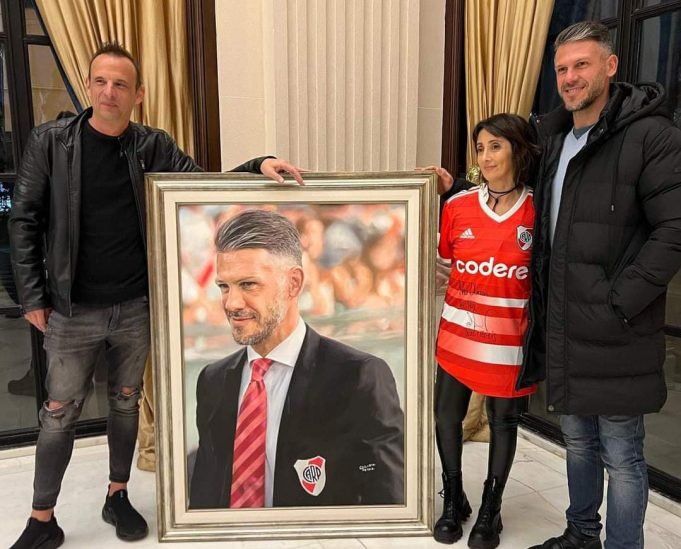 ¡CLAUDIA PEREZ LO HIZO DE NUEVO! AHORA PINTÓ UN CUADRO DE DEMICHELIS Y SE LO ENTREGÓ PERSONALMENTE. ¡MIRÁ!