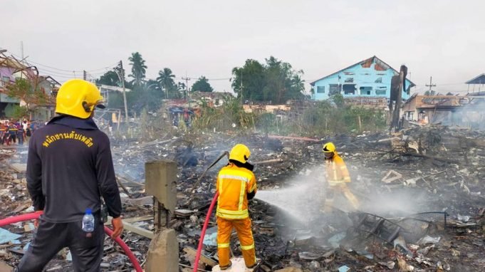 TAILANDIA: AL MENOS 12 PERSONAS FALLECIDAS TRAS LA EXPLOSIÓN DE UN ALMACÉN DE PIROTECNIA.