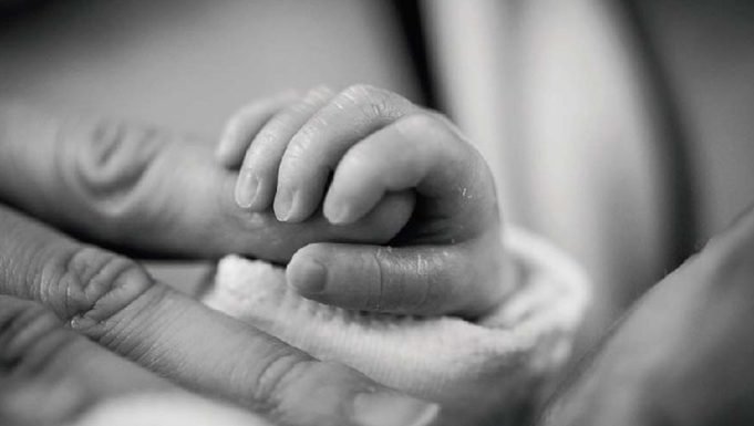 ROSARIO: FALLECIÓ LA BEBÉ RECIÉN NACIDA QUE FUE APUÑALADA POR SU PROGENITORA.