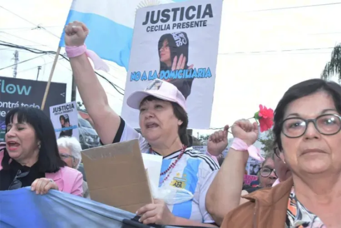 FEMICIDIO DE CECILIA: VECINOS MARCHARON PIDIENDO QUE LOS SENA NO RECIBAN PRISIÓN DOMICILIARIA.
