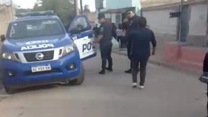 UN POLICÍA MATÓ A UN LADRÓN QUE ESTABA DISPARANDO CONTRA UNA CASA.