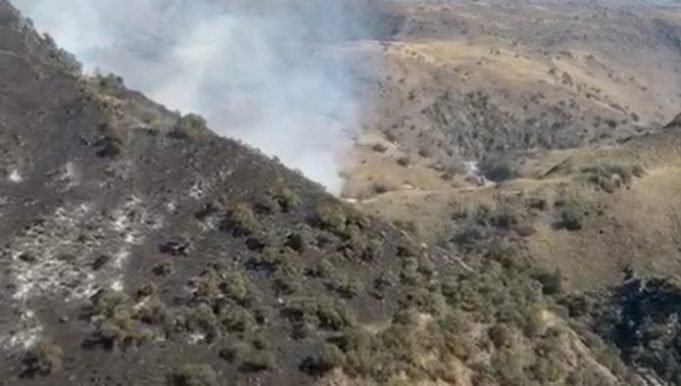 LOGRARON CONTENER EL INCENDIO DE POTRERO DE GARAY. PERO EL PERÍMETRO ES INESTABLE.