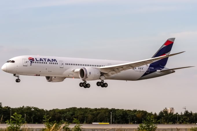 UN PILOTO FALLECIÓ EN UN VUELO DE MIAMI A SANTIAGO DE CHILE.