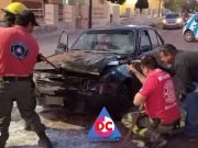 QUILINO: BOMBEROS INTERVINIERON EN UN INCENDIO VEHICULAR EN LA PUERTA DE LA ESCUELA MANUEL BELGRANO.