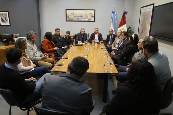RUMORES DE SAQUEOS EN CÓRDOBA: GOBIERNO, FISCALÍA, POLICÍA Y CÁMARA DE COMERCIO MANTUVIERON UNA REUNIÓN.