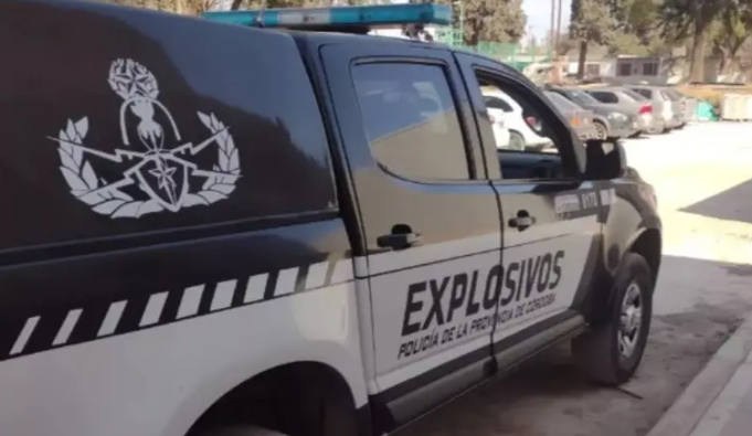 CÓRDOBA AMENAZÓ A SU PAREJA CON UNA BOMBA CASERA Y LO DETUVIERON.