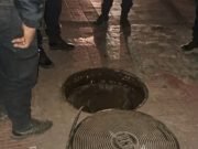 ROBÓ CABLES DE COBRE Y ESCAPÓ POR UNA ALCANTARILLA.