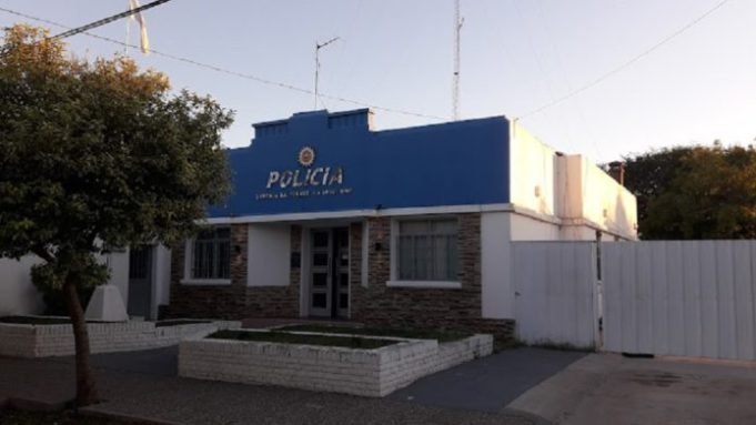 GOLPEARON E INTENTARON ESTRANGULAR A UNA PAREJA DE JUBILADOS PARA ROBARLES.