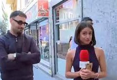 PASA EN REDES: UN PEATÓN LE TOCÓ LA COLA EN VIVO A UNA NOTERA. LO DETUVIERON POR ACOSO ¡MIRÁ!