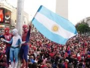 PASA EN REDES: “CIENTOS DE HOMBRES ARAÑA” COPARON EL OBELISCO. FUE UNA CONVOCATORIA RÉCORD.