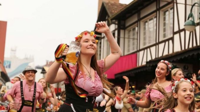 FINDE XXL: UN MILLÓN Y MEDIO DE TURISTAS SE MOVILIZARON GENERANDO UN GASTO DE $111.145.000. UN 8,3% MÁS QUE EN 2022.