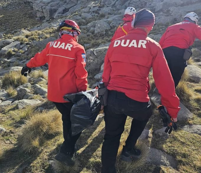 FALLECIÓ UN TURISTA SANTAFESINO QUE SE DESCOMPENSÓ EN EL CERRO CHAMPAQUÍ.