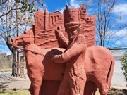 VILLA TULUMBA: LANZARON UNA ENCUESTA PARA DEFINIR SI DEJAN O NO EL MONUMENTO DEL GRANADERO MÁRQUEZ EN LA PLAZA.