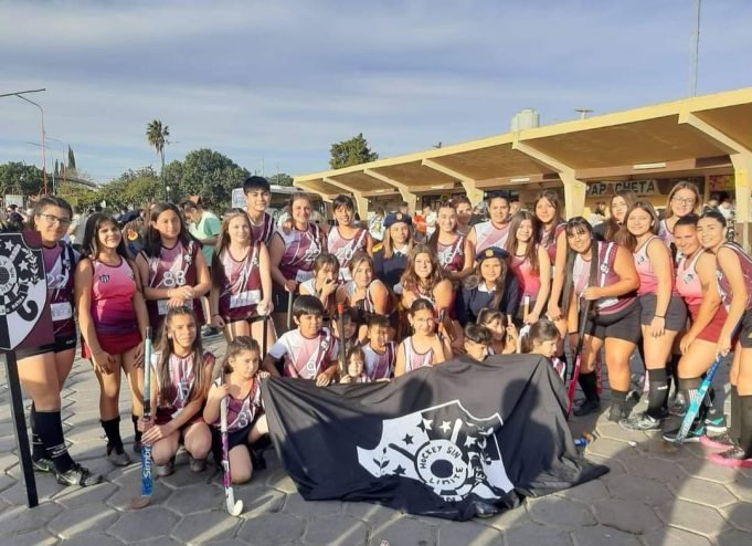 LA ESCUELA DE HOCKEY “LEOPOLDO REYNA” LANZÓ UNA RIFA PARA RECAUDAR FONDOS PARA UN VIAJE COMPETITIVO.