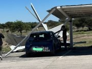 UN CAMIÓN DE HIPERGAS SE QUEDÓ SIN FRENOS Y CHOCÓ A DOS AUTOS EN EL ESTACIONAMIENTO DE LAC.