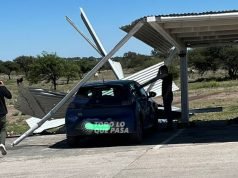UN CAMIÓN DE HIPERGAS SE QUEDÓ SIN FRENOS Y CHOCÓ A DOS AUTOS EN EL ESTACIONAMIENTO DE LAC.