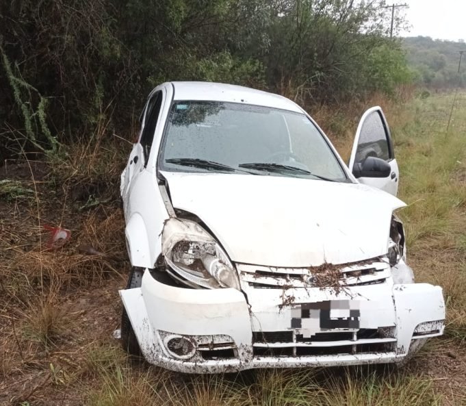 CUESTA CALADA: DESPISTE DE VEHICULAR PRODUCTO DE LA TORMENTA.