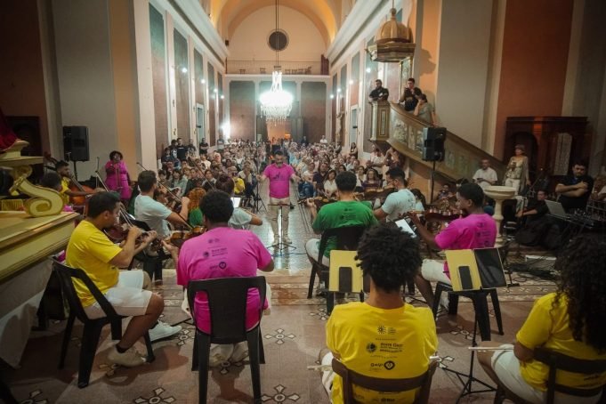 EXITOSA PRESENTACIÓN DE LA ORQUESTA MARÉ DO AMANHA EN VILLA TULUMBA JUNTO A CHICOS DE LA FAZENDA LA ESPERANZA.