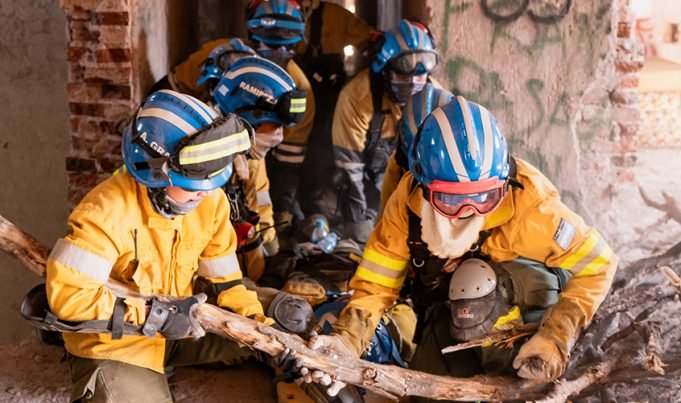 EL ETAC RECIBIÓ CERTIFICACIÓN INTERNACIONAL PARA RESCATE DE PERSONAS BAJO ESCOMBROS.