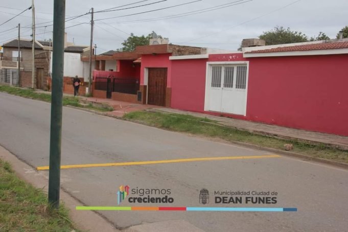 DEÁN FUNES: COLOCARON REDUCTORES DE VELOCIDAD EN CALLES DE LA CIUDAD.