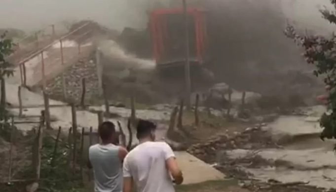 PASA EN REDES: UN ALUD ARRASÓ CON UN PUENTE EN CATAMARCA ¡MIRÁ!