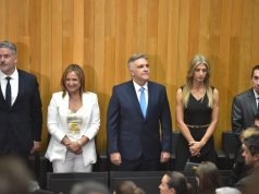 JURÓ MARTÍN LLARYORA COMO NUEVO GOBERNADOR DE LA PROVINCIA Y MYRIAM PRUNOTTO VICEGOBERNADORA.